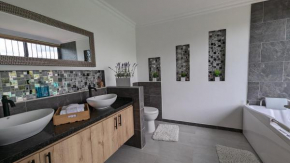 Apto lujo con jacuzzi y parqueadero piso 4